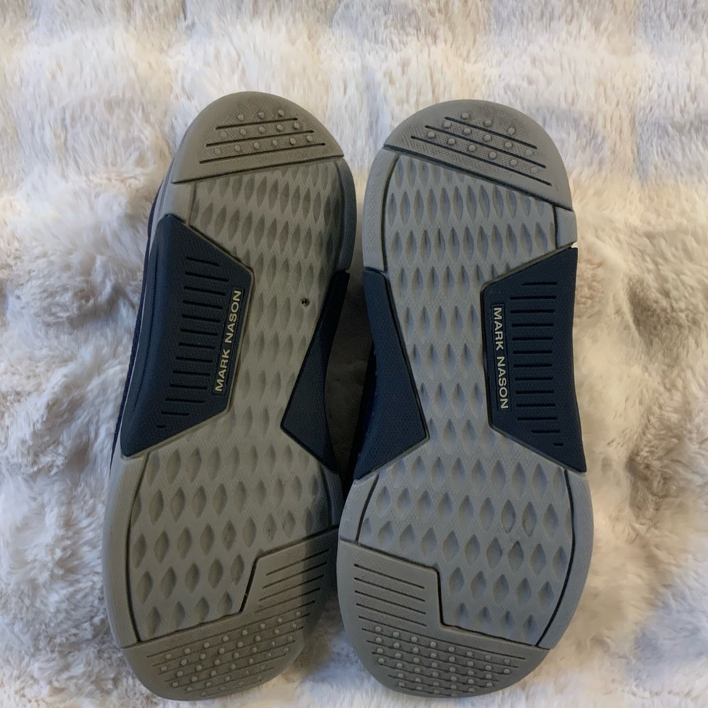 Men Shoes - Picture 3 of 4